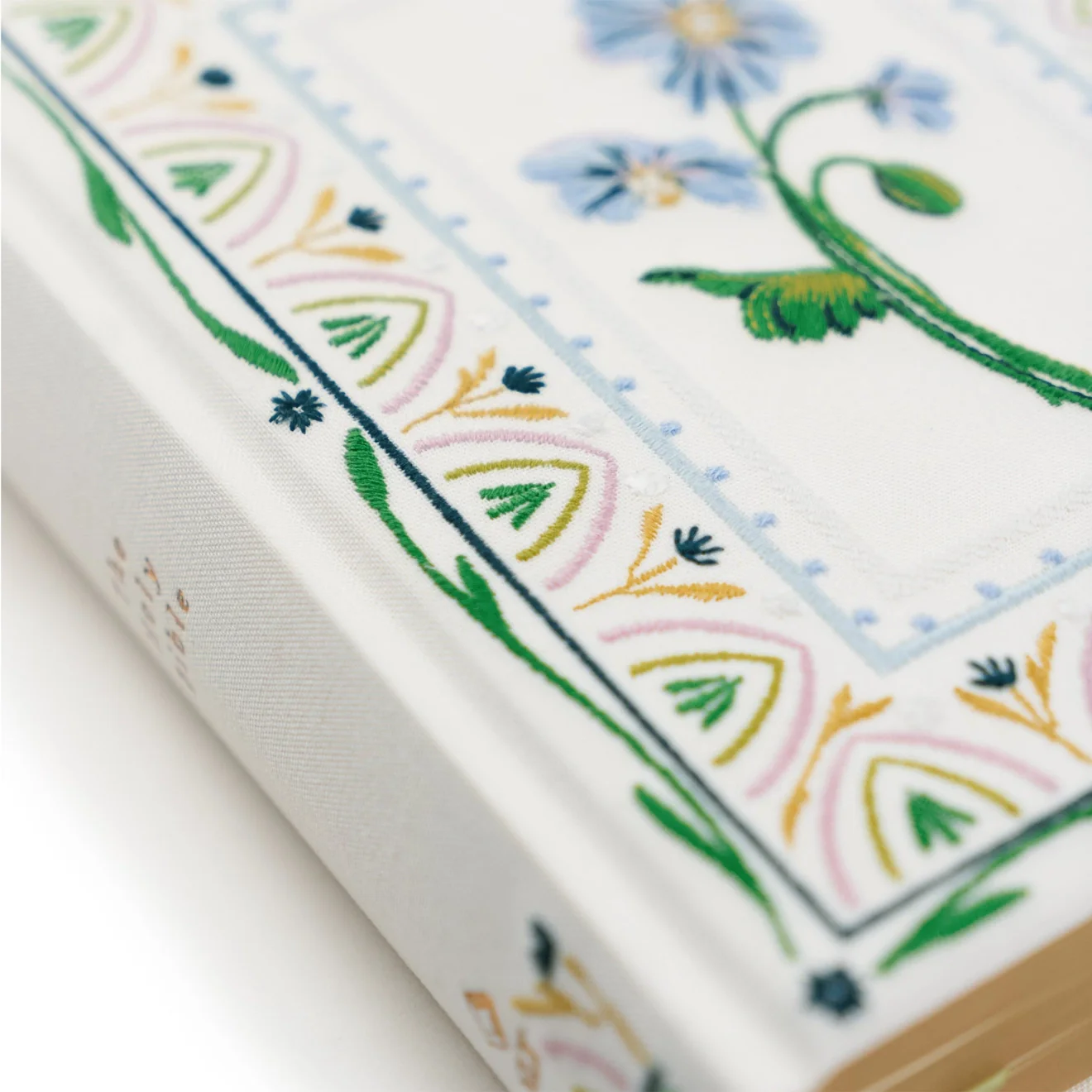 NLT Notetaking Bible - Wildflower Embroidered - Image 3